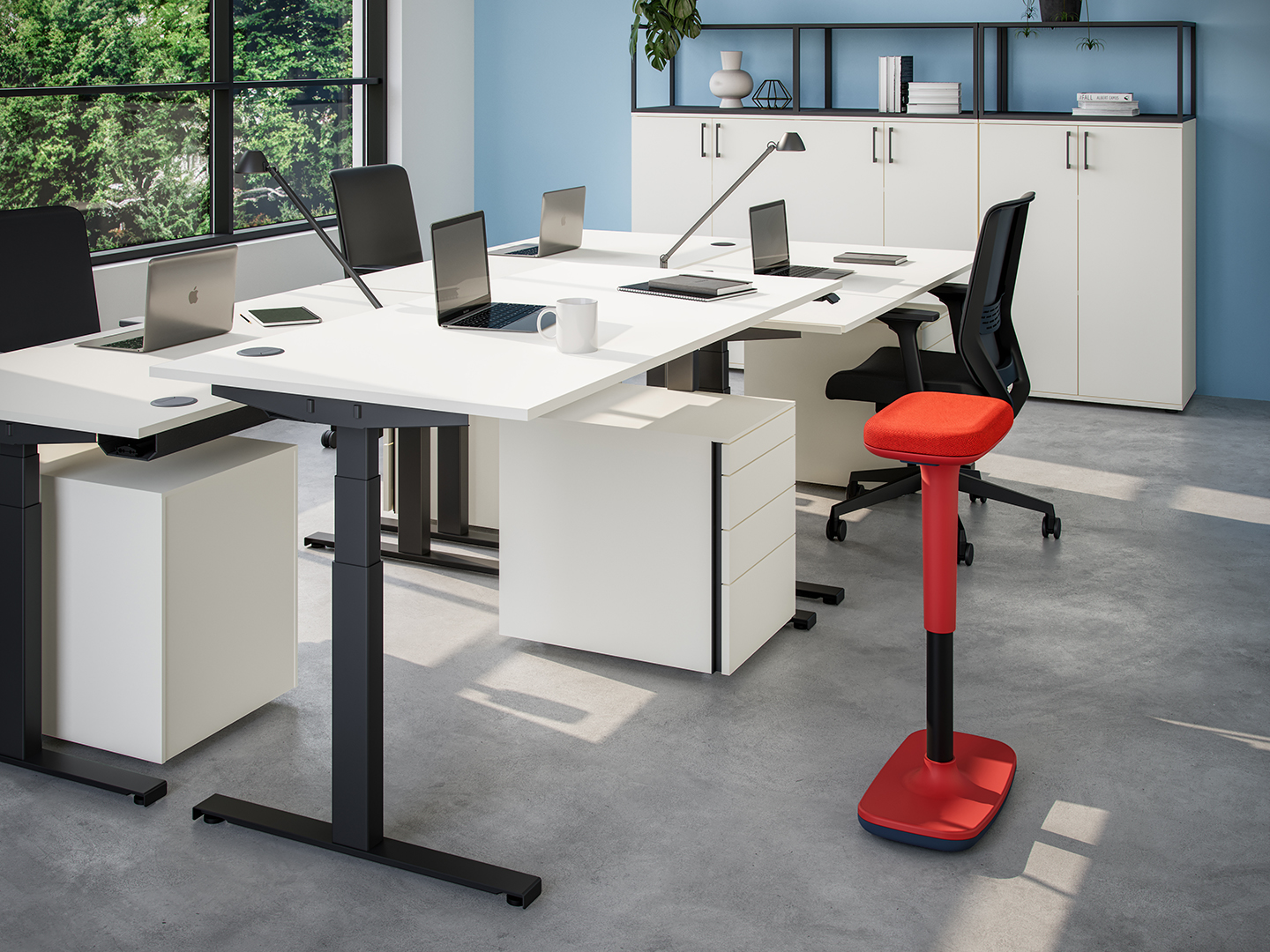 Hali Startup Office mit höhenverstellbaren Schreibtischen Hali Startup Office mit höhenverstellbaren Schreibtischen