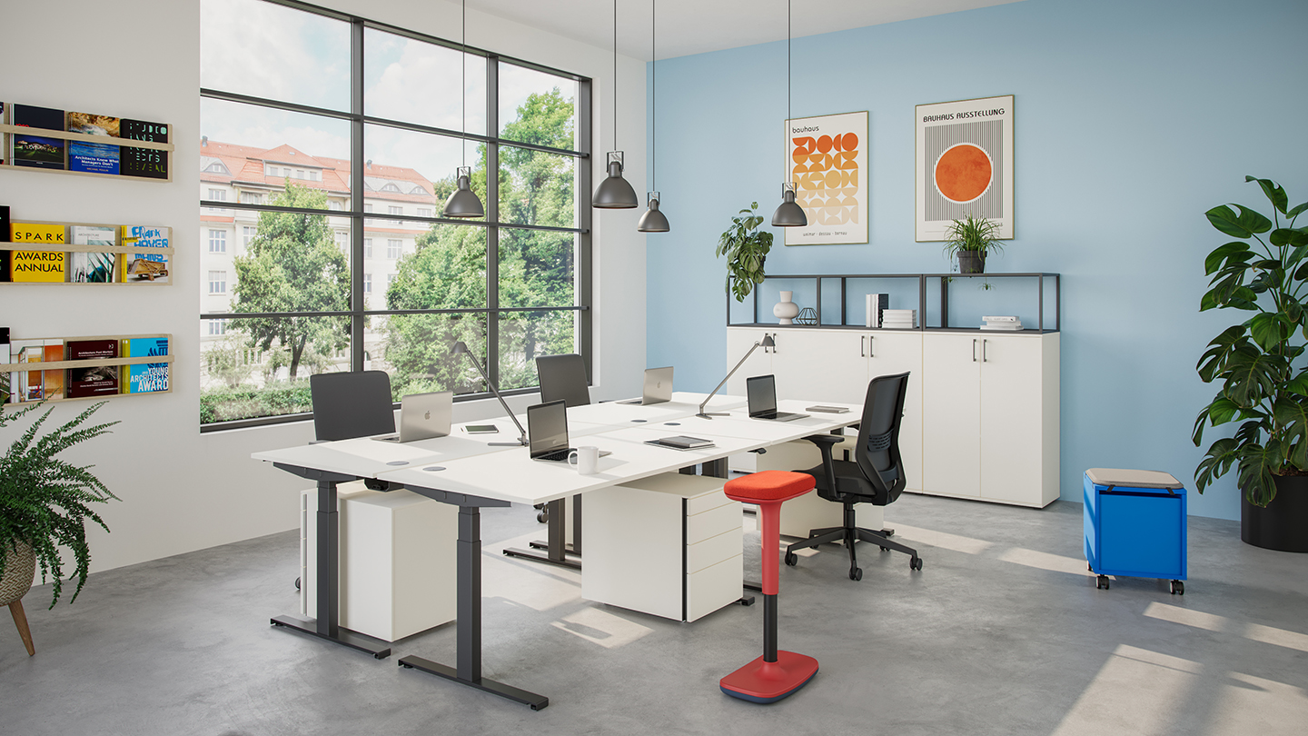 Hali Startup Office mit höhenverstellbaren Schreibtischen Hali Startup Office mit höhenverstellbaren Schreibtischen
